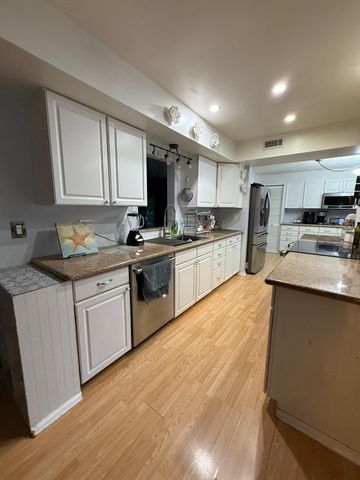 7024 NW 63rd Street, Tamarac, FL 33321