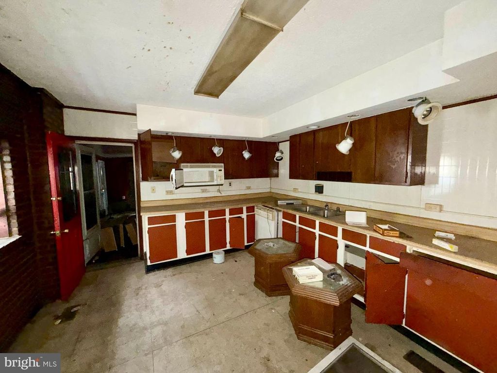 Image 14 of property listing at 2512 DULANY ST, Baltimore, MD 21223