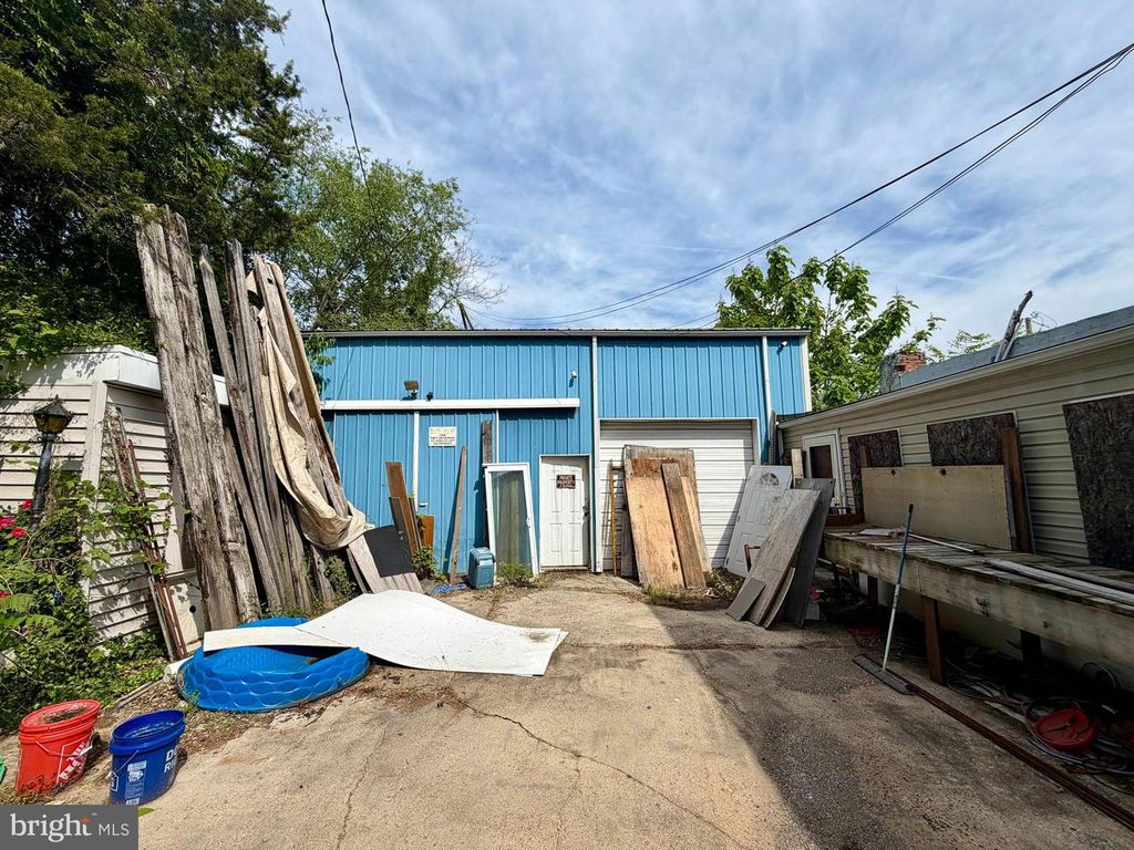 Image 2 of property listing at 2512 DULANY ST, Baltimore, MD 21223