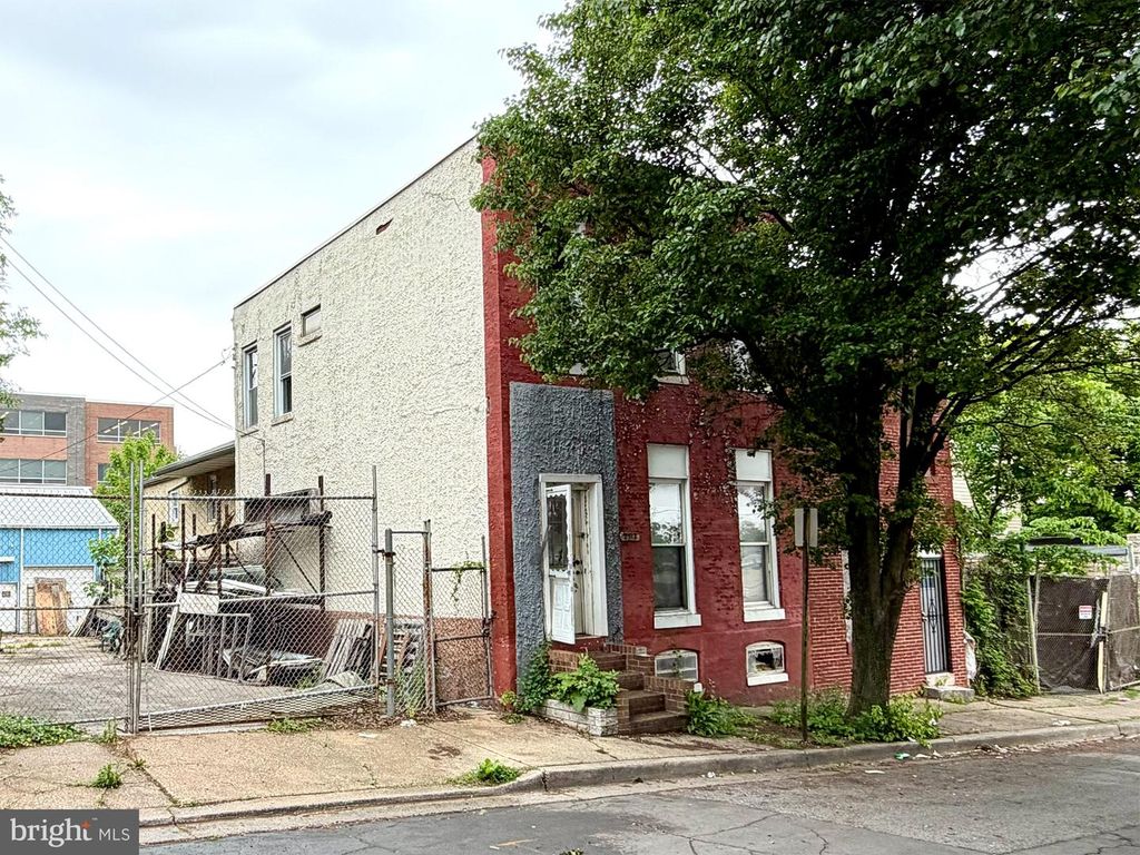 Image 8 of property listing at 2512 DULANY ST, Baltimore, MD 21223
