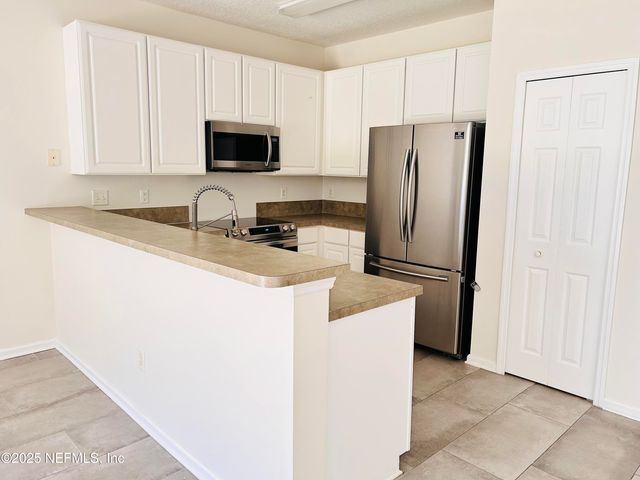 8617 RIBBON FALLS Lane, Jacksonville, FL 32244