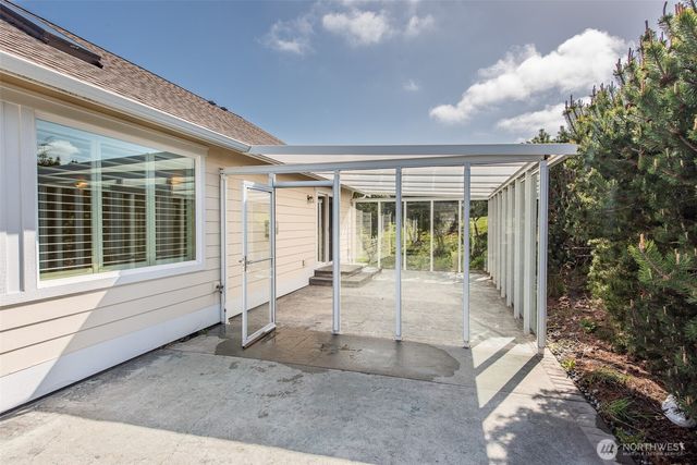 315 Dungeness Greens Way, Sequim, WA 98382