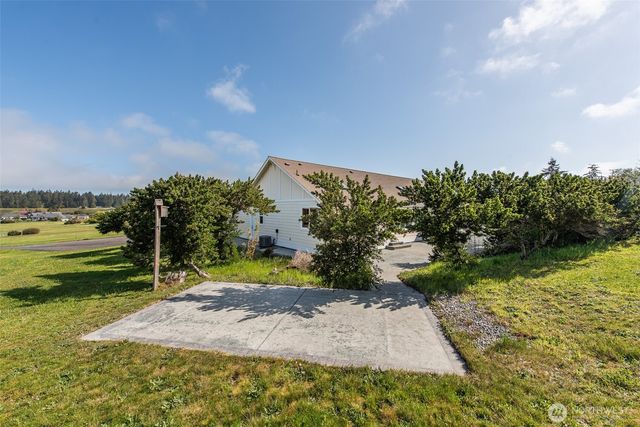 315 Dungeness Greens Way, Sequim, WA 98382