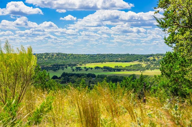 1282 Balcones Dr, Fredericksburg, TX 78624