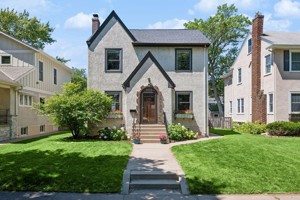 5232 Chowen Avenue S, Minneapolis, MN 55410
