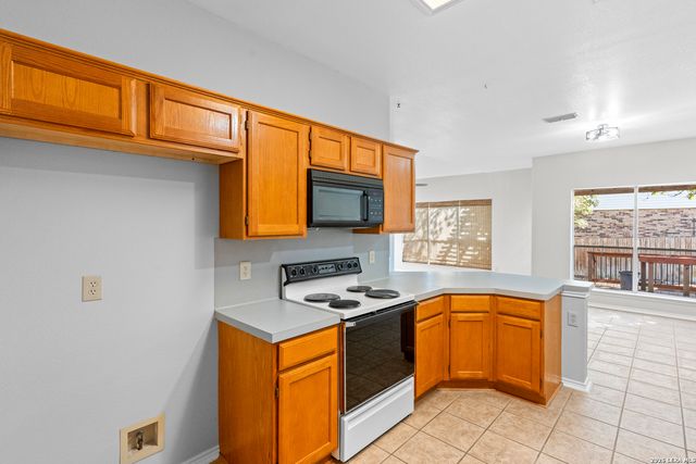 8814 Lost Arbor Cir, San Antonio, TX 78240