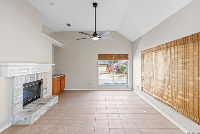 8814 Lost Arbor Cir, San Antonio, TX 78240