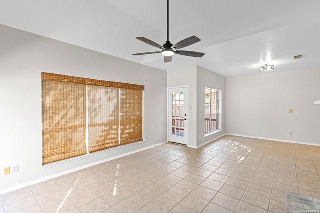 8814 Lost Arbor Cir, San Antonio, TX 78240