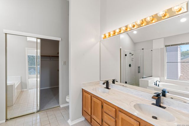 8814 Lost Arbor Cir, San Antonio, TX 78240