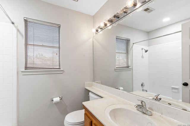 8814 Lost Arbor Cir, San Antonio, TX 78240