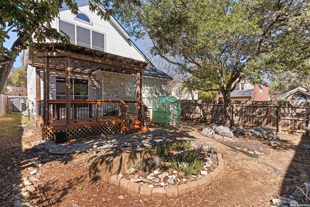 8814 Lost Arbor Cir, San Antonio, TX 78240