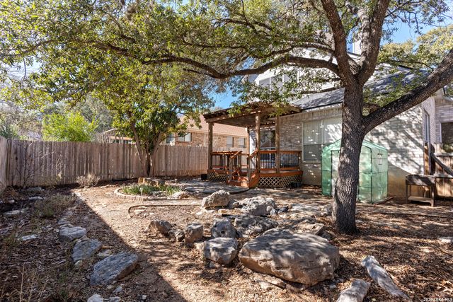 8814 Lost Arbor Cir, San Antonio, TX 78240