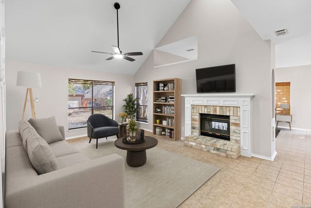 8814 Lost Arbor Cir, San Antonio, TX 78240