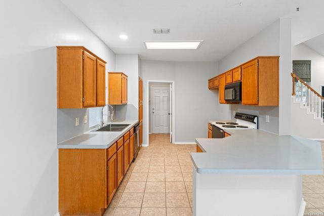 8814 Lost Arbor Cir, San Antonio, TX 78240