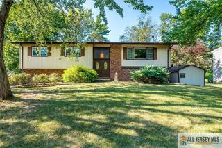 32 Chandler Road, Edison, NJ 08820
