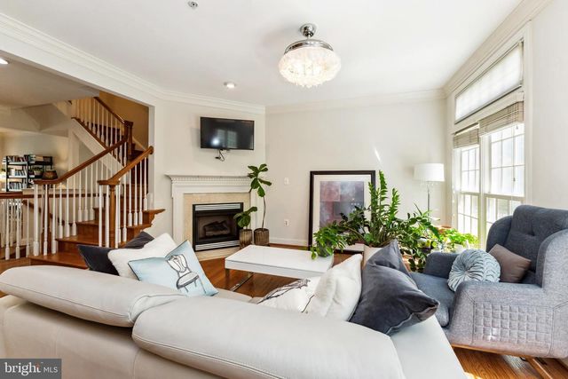 7489 CARRIAGE HILLS DR, Mclean, VA 22102