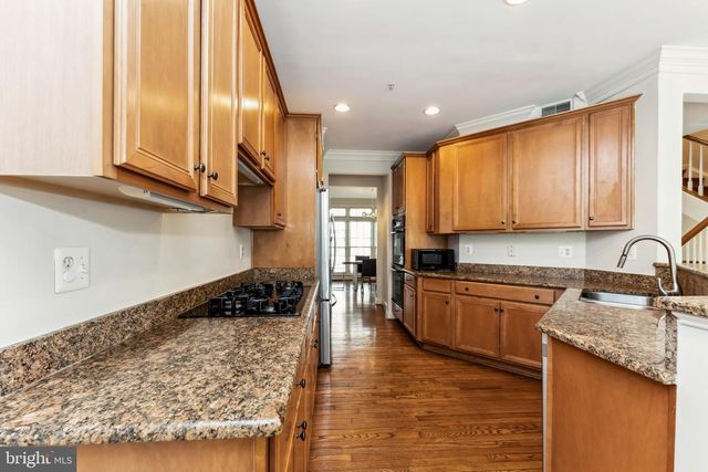 7489 CARRIAGE HILLS DR, Mclean, VA 22102