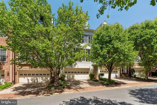 7489 CARRIAGE HILLS DR, Mclean, VA 22102
