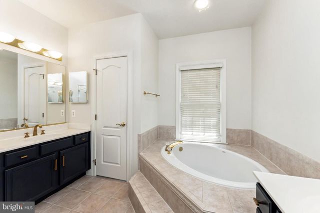 7489 CARRIAGE HILLS DR, Mclean, VA 22102