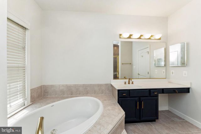 7489 CARRIAGE HILLS DR, Mclean, VA 22102