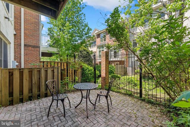 7489 CARRIAGE HILLS DR, Mclean, VA 22102