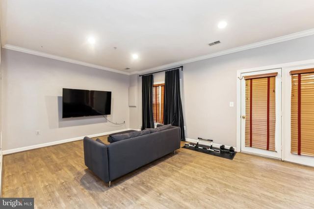 7489 CARRIAGE HILLS DR, Mclean, VA 22102