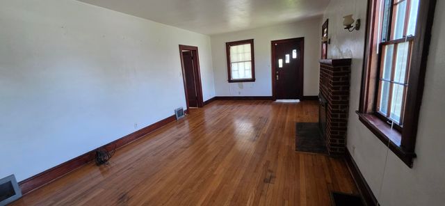 1037 Hardy RD, Vinton, VA 24179
