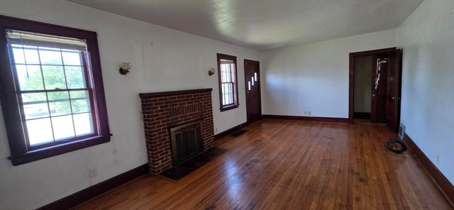 1037 Hardy RD, Vinton, VA 24179