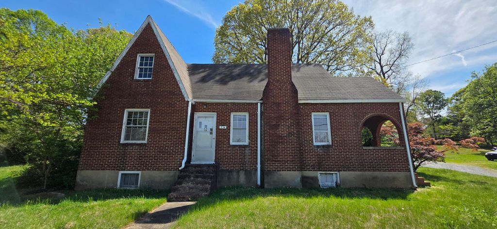 1037 Hardy RD, Vinton, VA 24179
