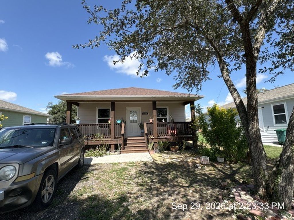 611 Pugh St, Woodsboro, TX 78393 — photo 2