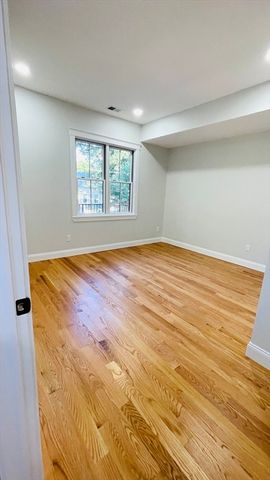16 Putnam St 2, Somerville, MA 02143