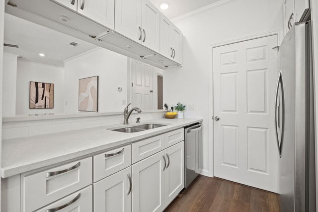 6501 Columbia Oaks CT D8, Austin, TX 78759