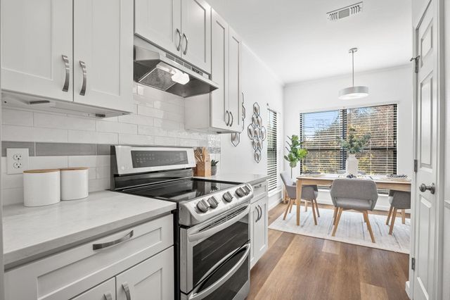 6501 Columbia Oaks CT D8, Austin, TX 78759