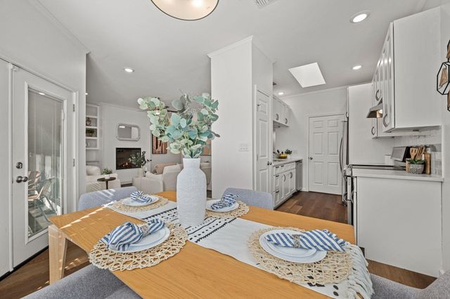 6501 Columbia Oaks CT D8, Austin, TX 78759