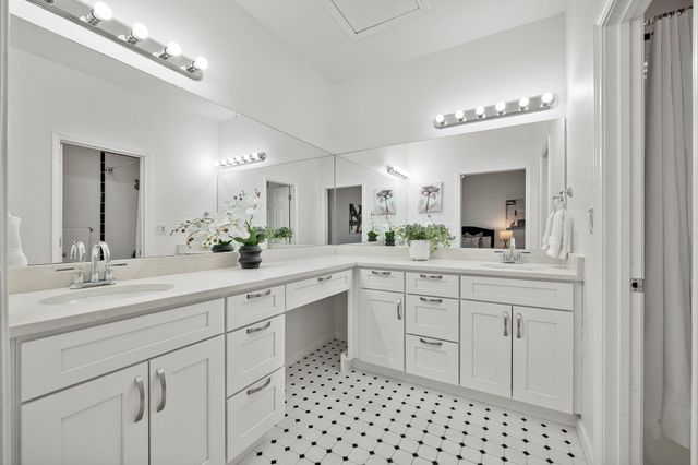 6501 Columbia Oaks CT D8, Austin, TX 78759