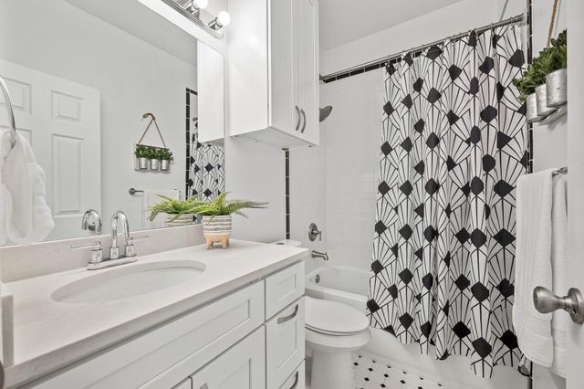 6501 Columbia Oaks CT D8, Austin, TX 78759