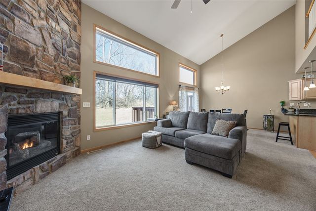 3655 Stoneview Circle SW, Cedar Rapids, IA 52404