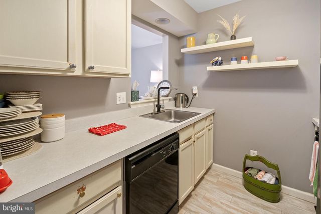 322 FOUNTAYNE LN, Lawrence, NJ 08648