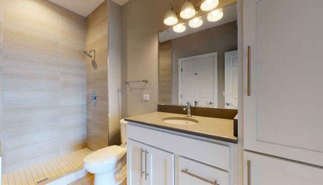 4758 N Laramie Avenue 303, Chicago, IL 60630