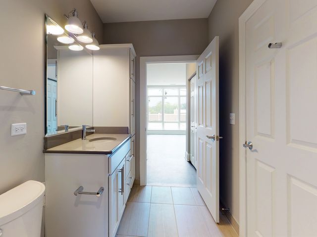 4758 N Laramie Avenue 303, Chicago, IL 60630