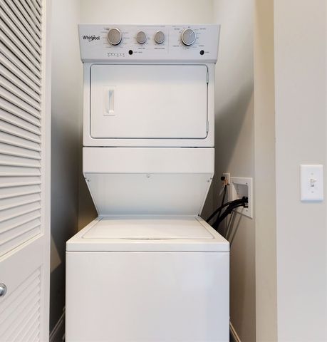 4758 N Laramie Avenue 303, Chicago, IL 60630