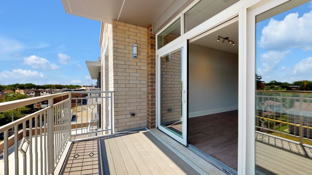 4758 N Laramie Avenue 303, Chicago, IL 60630