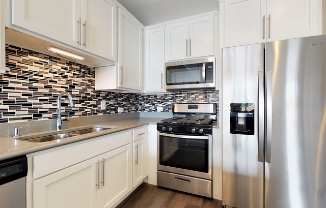 4758 N Laramie Avenue 303, Chicago, IL 60630