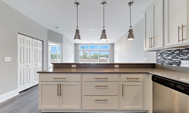 4758 N Laramie Avenue 303, Chicago, IL 60630