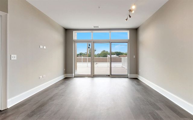 4758 N Laramie Avenue 303, Chicago, IL 60630