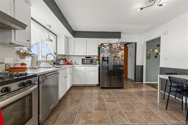 11345 Geoffry Drive, Warren, MI 48093