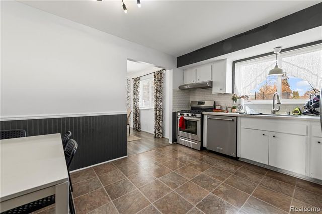 11345 Geoffry Drive, Warren, MI 48093