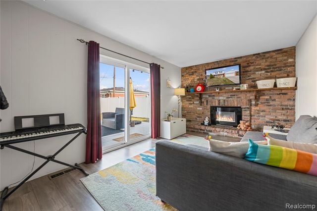 11345 Geoffry Drive, Warren, MI 48093