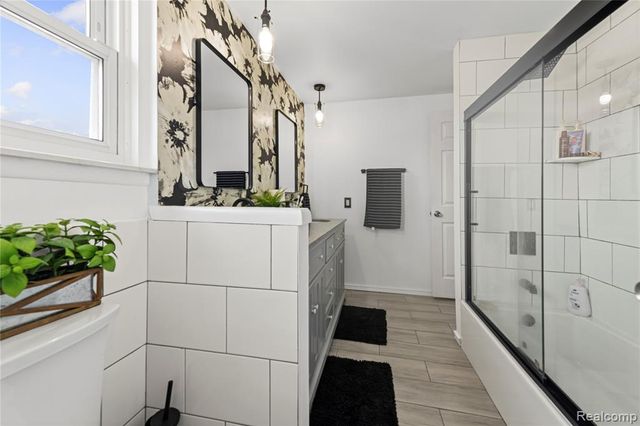 11345 Geoffry Drive, Warren, MI 48093