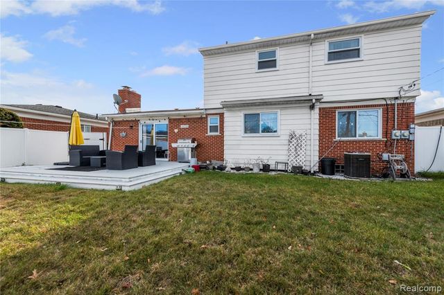 11345 Geoffry Drive, Warren, MI 48093